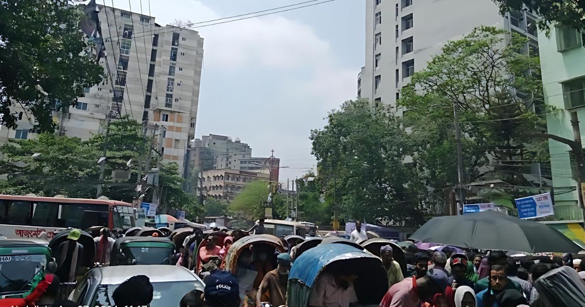 জবির সম্মুখে তীব্র যানজট, ভোগান্তিতে পরীক্ষার্থীরা