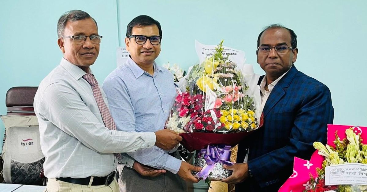 ড. নাহিদ হোসেনকে জেনিথের ফুলেল শুভেচ্ছা