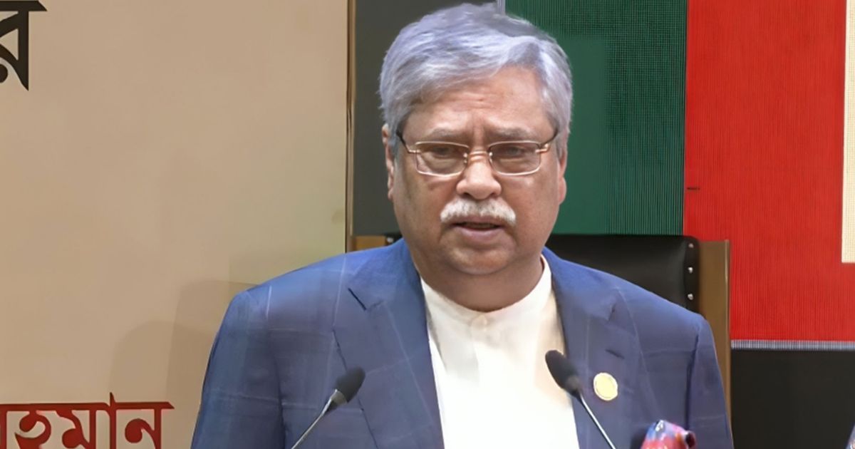সুযোগ পেলেই ওরা সাপের মতো ছোবল মারতে চায়