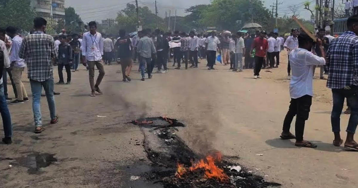 পাবনায় পলিটেকনিক ইনস্টিটিউট শিক্ষার্থীদের মহাসড়ক অবরোধ