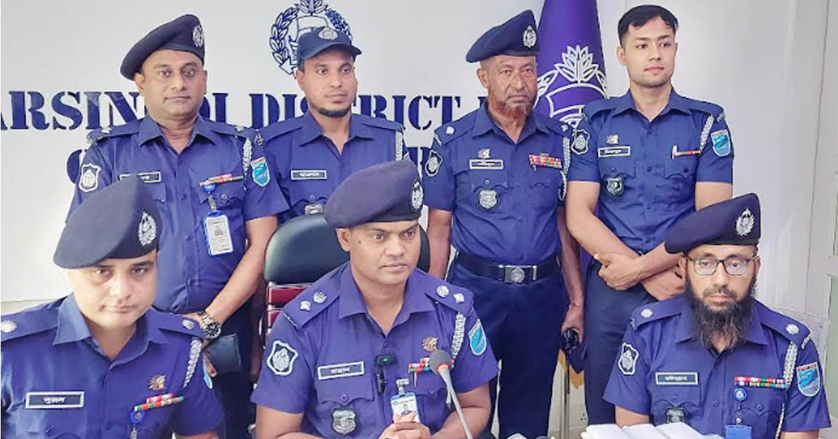 দুই মাসে ২৪০টি হারানো মোবাইল উদ্ধার করে মালিকদের কাছে হস্তান্তর