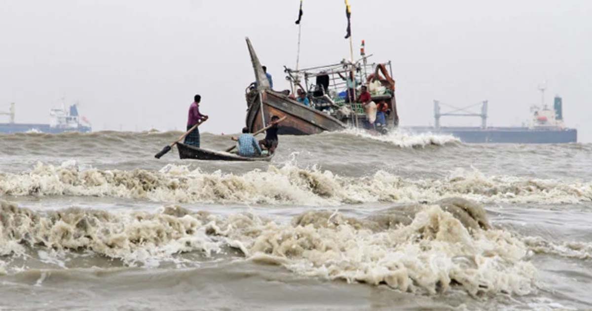 ঘূর্ণিঝড় মিধিলির কবলে পড়ে সাগরে ভাসতে থাকা ১৫ জেলে উদ্ধার