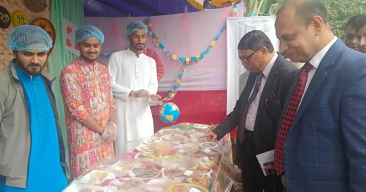 কিশোরগঞ্জে পিঠা উৎসবে মুখরিত গুরুদয়াল সরকারি কলেজ চত্বর