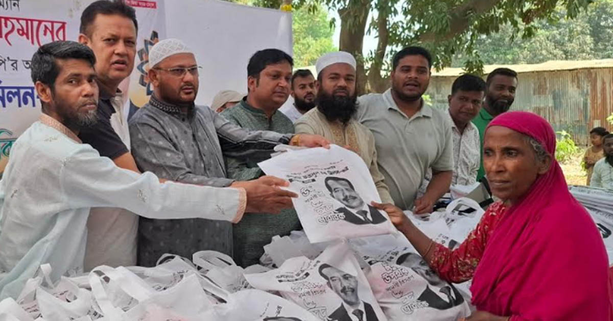 পূবাইলে বিএনপির উদ্যোগে ঈদ সামগ্রী বিতরণ