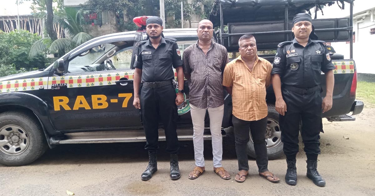 ১৩ গরু লুটের ঘটনায় সহযোগীসহ মূলহোতা গ্রেপ্তার