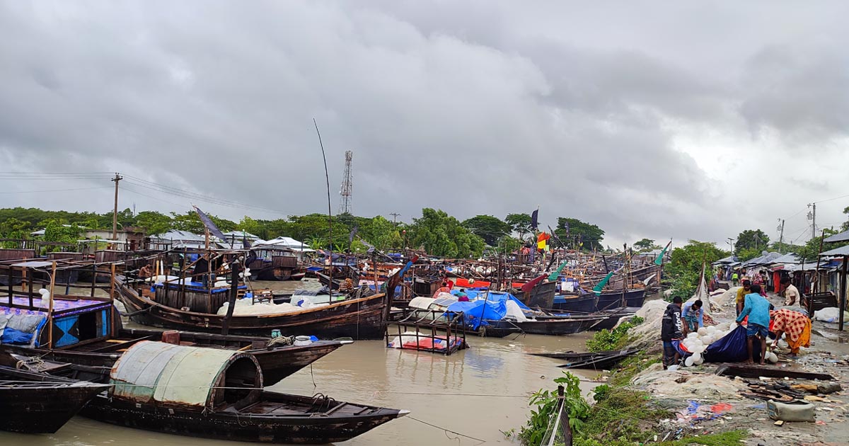আজ থেকে সমুদ্রে ৬৫ দিন মাছ ধরায় নিষেধাজ্ঞা