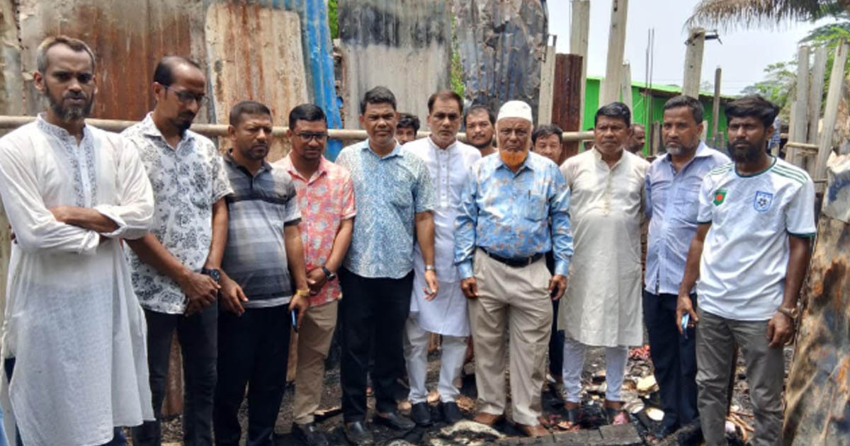 রাউজানে অগ্নিকাণ্ডে ক্ষতিগ্রস্তদের পাশে বিএনপি