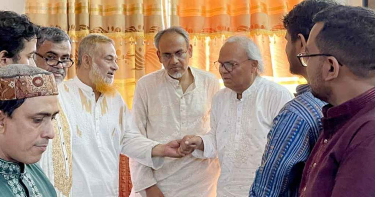 ঈদের শুভেচ্ছা জানাতে শহীদ মীর মুগ্ধের বাসায় রিজভী