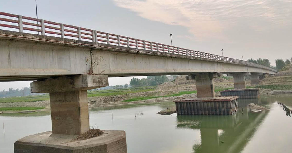 সংযোগ সড়কের অভাবে ২৪ কোটির সেতু অকেজো