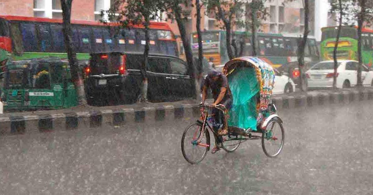 ঢাকায় সারারাত বৃষ্টি, ভোগান্তিতে নগরবাসী