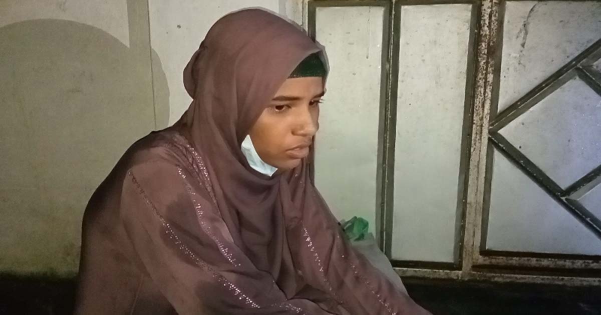 বিয়ের দাবিতে প্রেমিকের বাড়িতে নববধূর অনশন