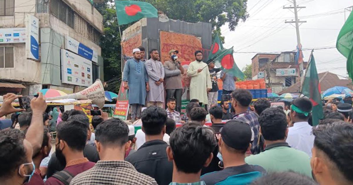 আন্দোলনে নিহতদের স্মরণে নবাবগঞ্জে শিবিরের পথসভা