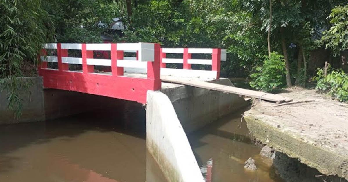 কালভার্ট আছে, নেই সংযোগ সড়ক— চরম দুর্ভোগে স্থানীয়রা