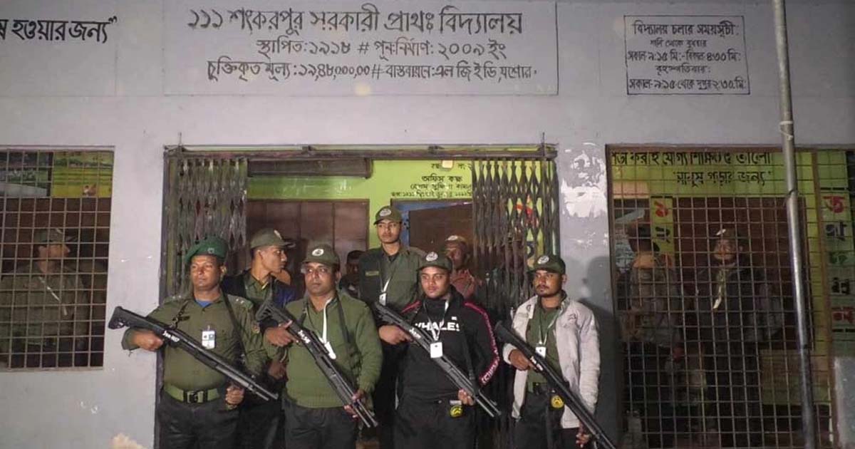 যশোরে ভোটকেন্দ্রে ককটেল বিস্ফোরণ