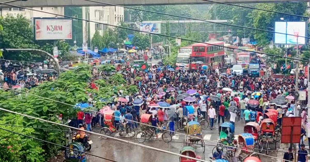 কোটা সংস্কারের দাবিতে শিক্ষার্থীদের শাহবাগ অবরোধ