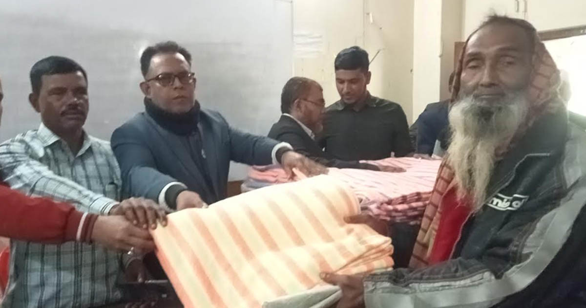 শ্রীপুরে ছাত্র আন্দোলনের উদ্যোগে শীতবস্ত্র বিতরণ