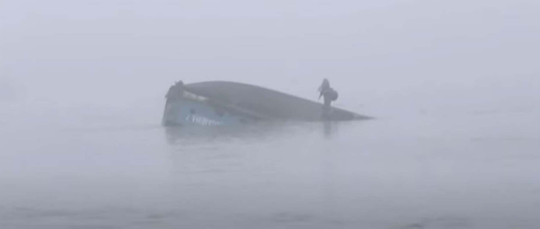 ৯ যানবাহন নিয়ে ডুবে গেছে ফেরি