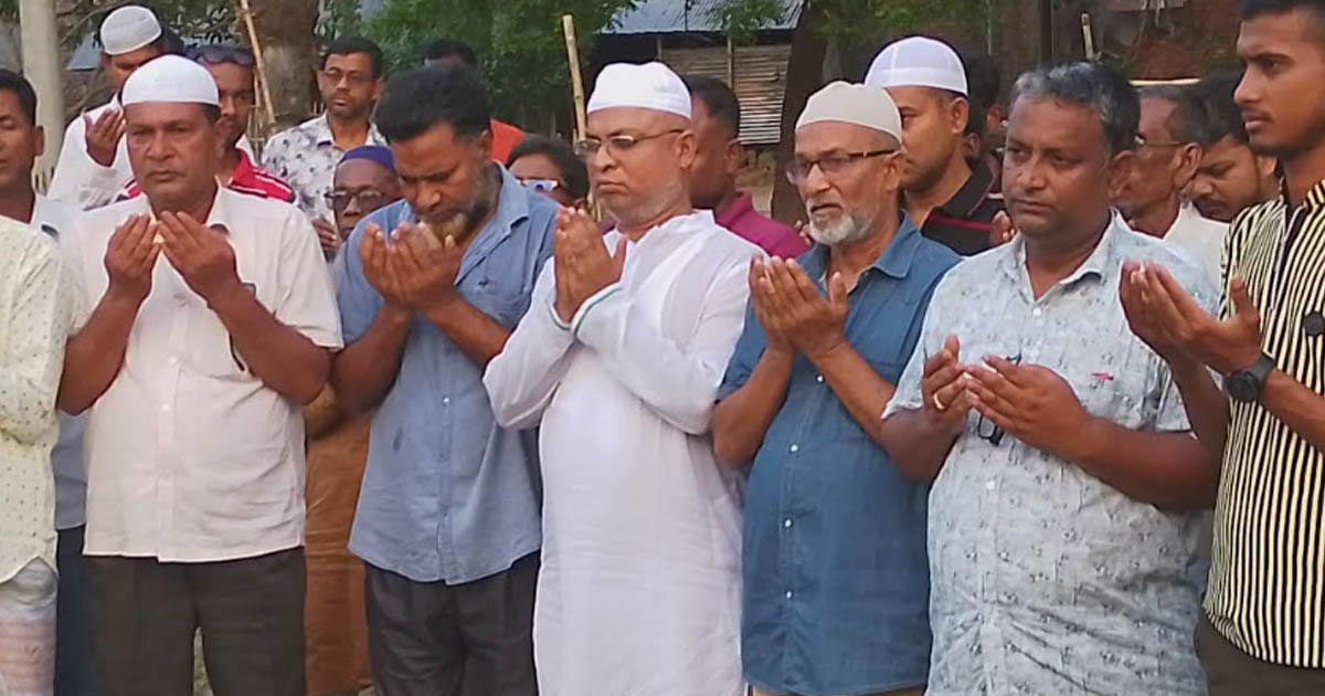 তানোরে অ্যাডভোকেট সুলতানুল ইসলামের মসজিদে অনুদান ও গণসংযোগ
