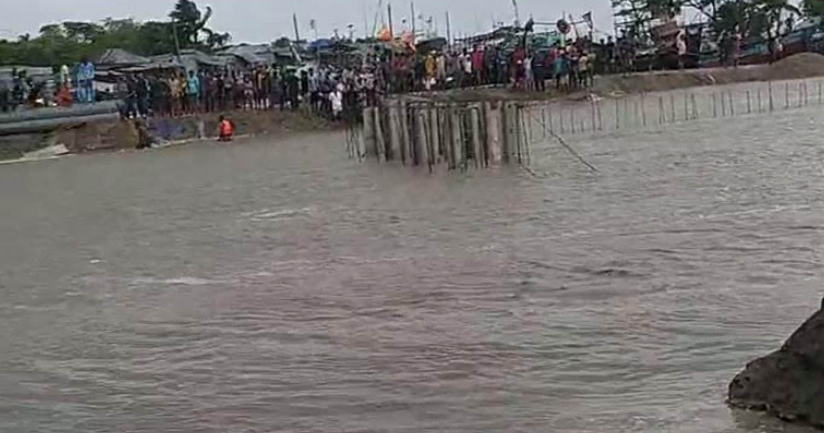 তজুমদ্দিনে মেঘনার স্লুইসগেট বাঁধ ভেঙে ভয়াবহ প্লাবন