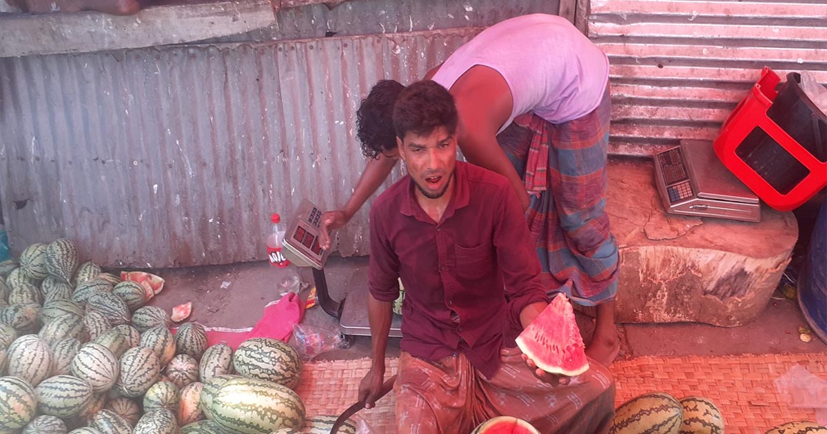 ইন্দুরকানীতে বেশি দামে তরমুজ বিক্রি