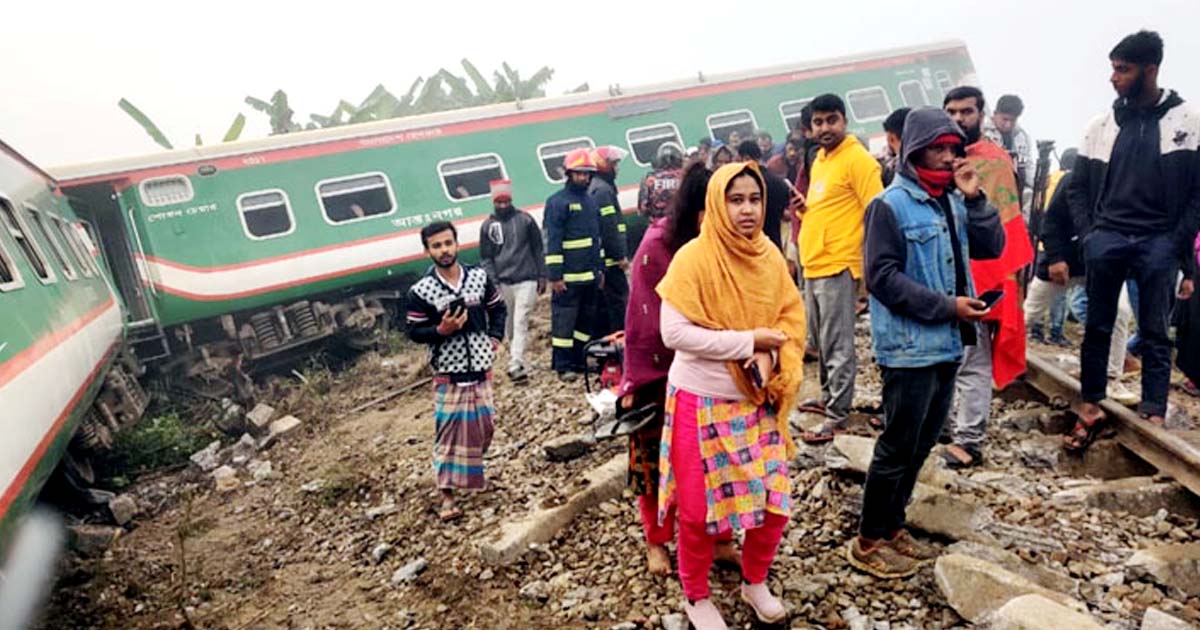 গাজীপুরে কাটা রেললাইনে ট্রেনের ৭ বগি উল্টে নিহত ১, আহত ৬০