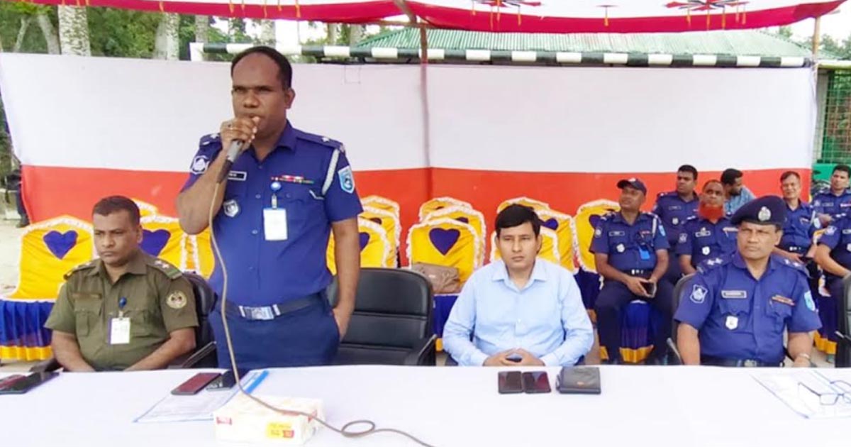 উলিপুরে দুর্গাপূজা উপলক্ষ্যে ব্রিফিং প্যারেড