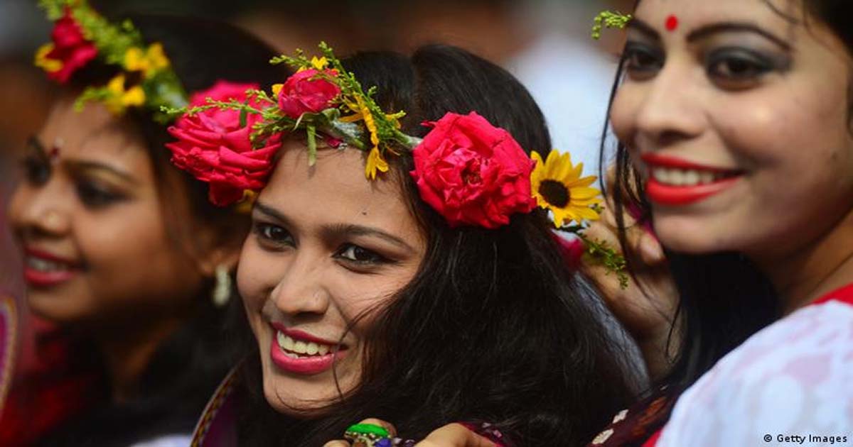 বসন্ত রঙে ভালোবাসার দিন আজ