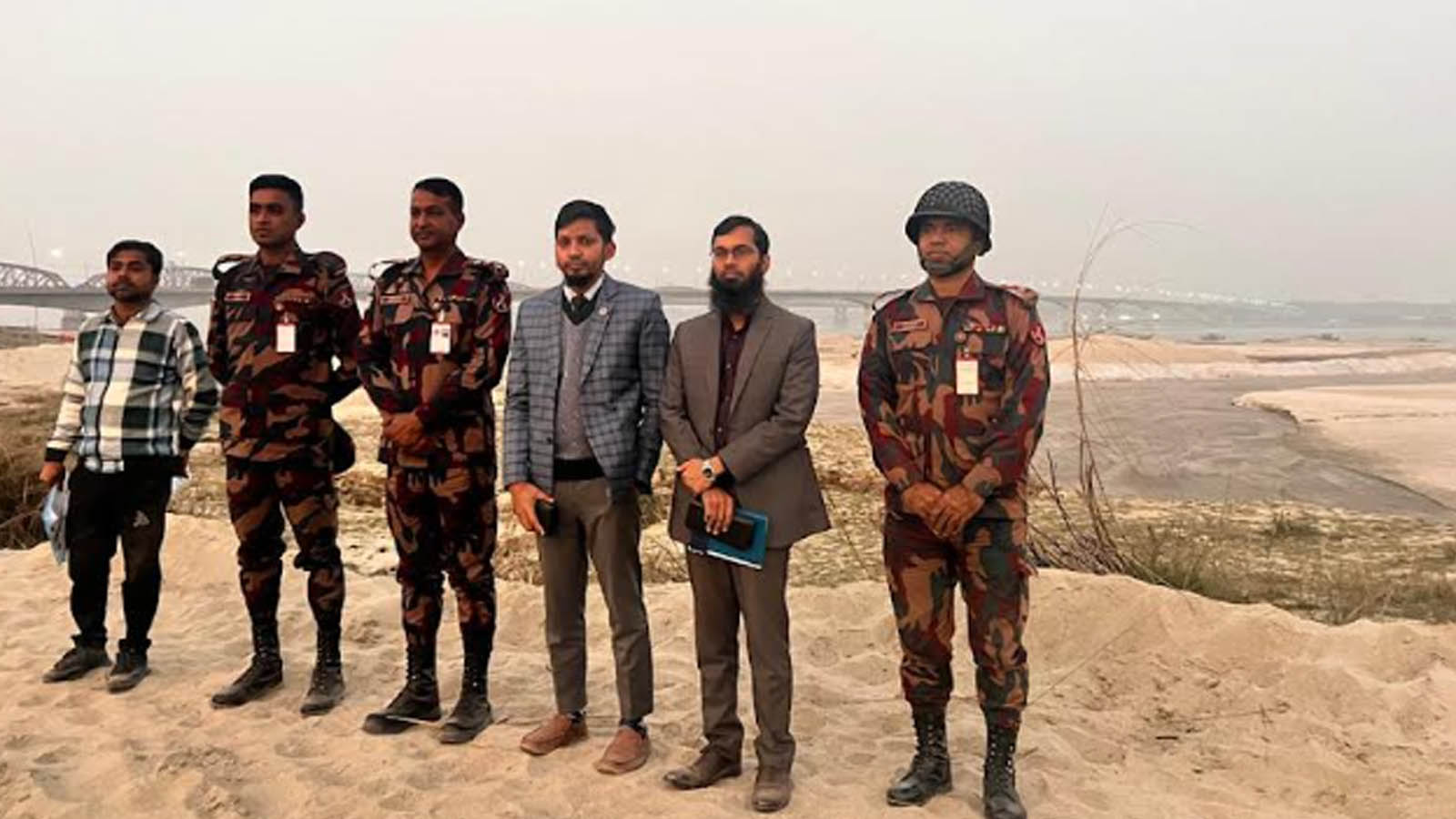 পদ্মা নদীতে অবৈধ বালু উত্তোলন: ৯ জনকে কারাদণ্ড