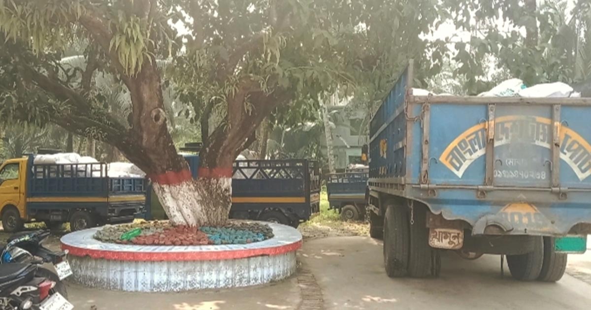 নলছিটিতে সাড়ে ৪ টন নিষিদ্ধ পলিথিন জব্দ