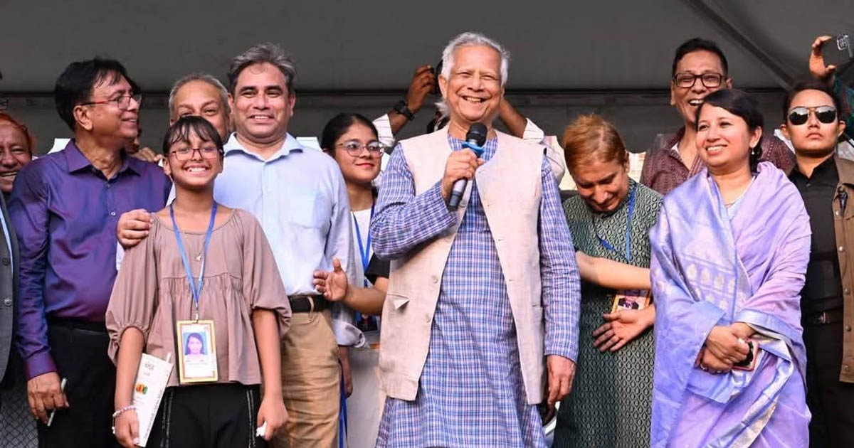 পৈত্রিক ভিটায় চট্টগ্রামের ভাষায় বক্তব্য প্রধান উপদেষ্টার