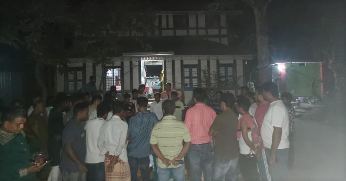 টাকা নিতে অস্বীকৃতি প্রকাশ করায় পোলিং অফিসারকে মারধর