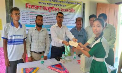 দীঘিনালায় বিশেষ চাহিদা সম্পন্ন শিক্ষার্থীদের মধ্যে অনুদানের চেক বিতরণ