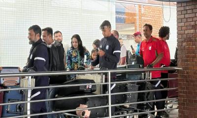 অবশেষে নেপালের এয়ারপোর্টে ফুটবল দল, ফিরছেন দেশে