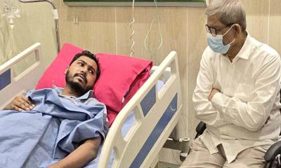 নুরের শারীরিক খোঁজ নিতে ঢামেকে মির্জা ফখরুল