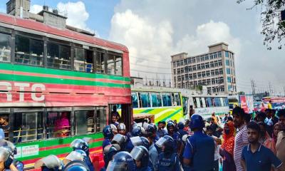 গাজীপুরে বকেয়া বেতনের দাবিতে শ্রমিকদের মহাসড়ক অবরোধ