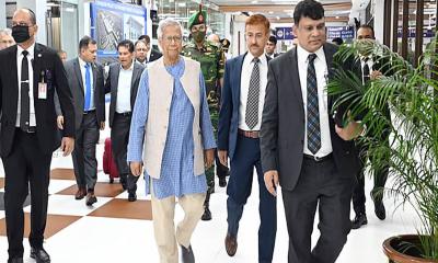 নিউইয়র্কের উদ্দেশে ঢাকা ছাড়লেন প্রধান উপদেষ্টা