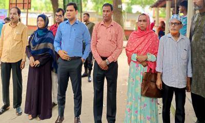 কটিয়াদীতে ভিডব্লিউবি কর্মসূচির কার্ড ও খাদ্য বিতরণ