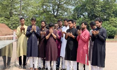 রায়েরবাজারে ৭১’র শহীদদের প্রতি শ্রদ্ধা জ্ঞাপন ডাকসু নেতাদের