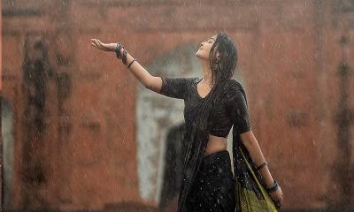বৃষ্টিভেজা চুলের ঘরোয়া যত্ন