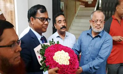 সিলেটের নতুন জেলা প্রশাসকের দায়িত্ব গ্রহণ