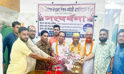 মির্জাগঞ্জে তিন শিক্ষা প্রতিষ্ঠান প্রধানকে সংবর্ধনা