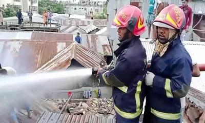 মহাখালীর সাততলা বস্তির আগুন নিয়ন্ত্রণে