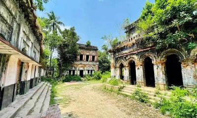 ঐতিহ্য হারাচ্ছে ফেনীর প্রতাপপুর জমিদার বাড়ি