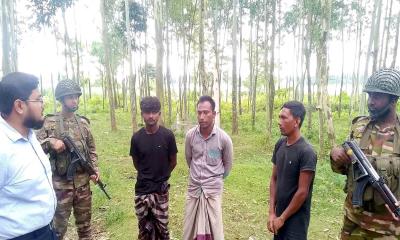যৌথ বাহিনীর অভিযানে ৭ টি ড্রেজার জব্দ, আটক ৩