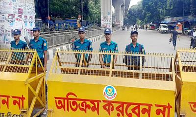 ঢাবির প্রবেশ পথে চলছে কড়া নিরাপত্তা