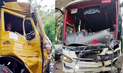 মহেশপুরে ট্রাক-বাসের মুখোমুখি সংঘর্ষে আহত ১৫