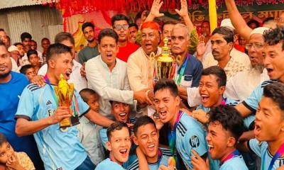 মধুপুর আজাদ স্পোর্টিং ক্লাব মাঠে প্রীতি ফুটবল ম্যাচ অনুষ্ঠিত