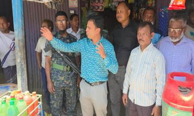 পাবনায় ভোক্তা অধিকারের অভিযান: নকল ও মেয়াদোত্তীর্ণ পণ্য বিক্রির দায়ে জরিমানা
