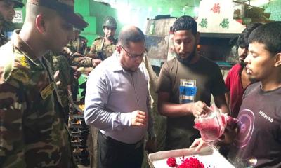 বোদায় দুটি প্রতিষ্ঠানে যৌথবাহিনীর অভিযান, ভ্রাম্যমাণ আদালতে জরিমানা