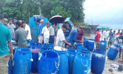 কর্ণফুলীতে ৪৭ ড্রাম বাগদা চিংড়ির পোনা জব্দ